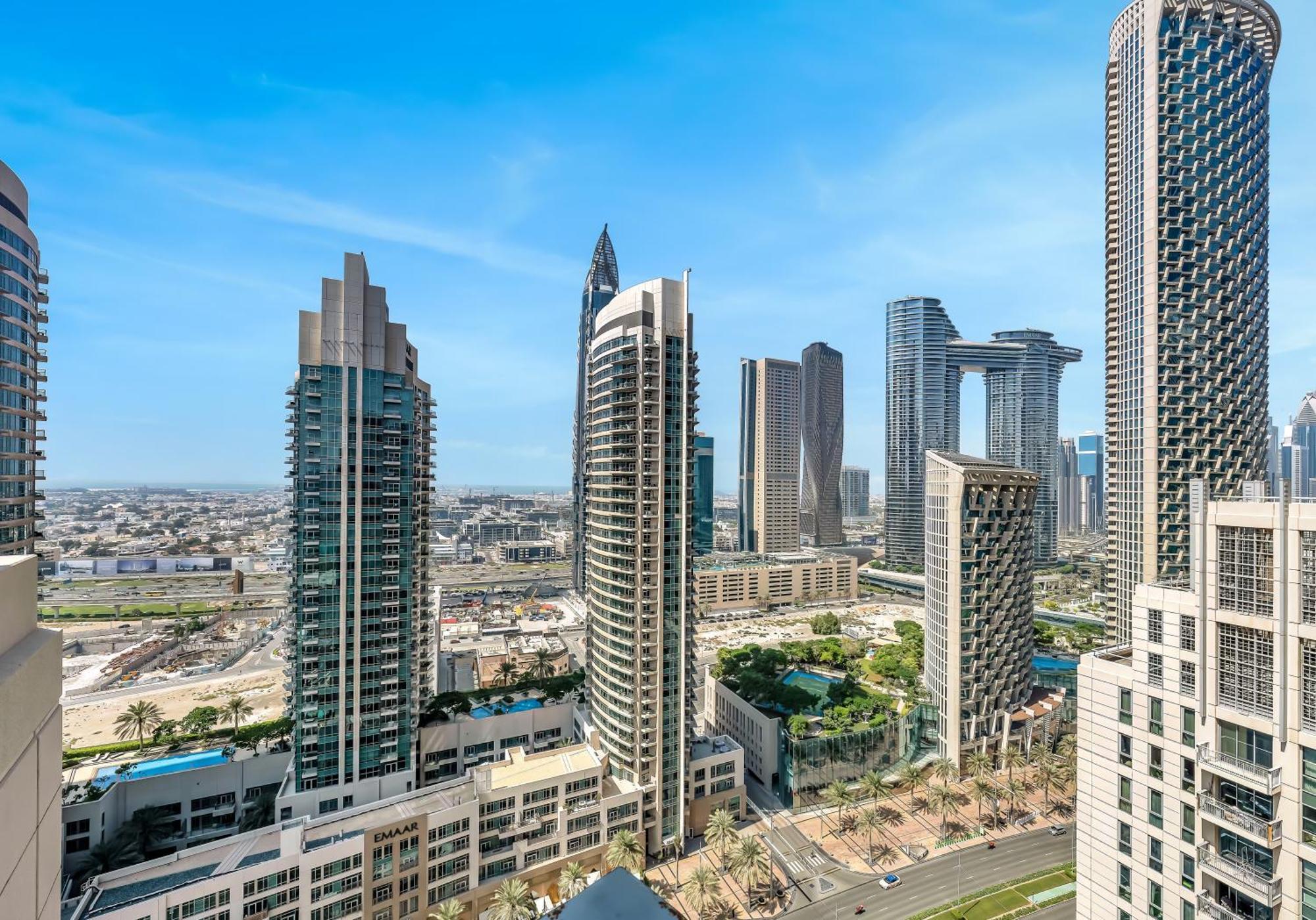 The Skyline Luxury Downtown Retreat Apartment *