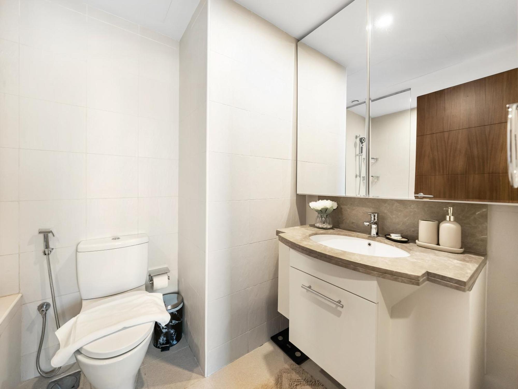The Skyline Luxury Downtown Retreat Apartment Dubai