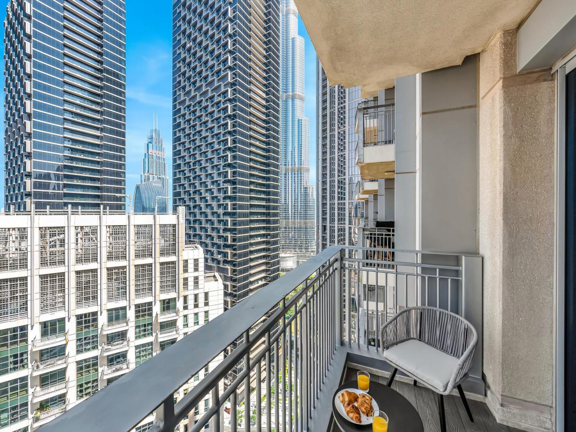 The Skyline Luxury Downtown Retreat *